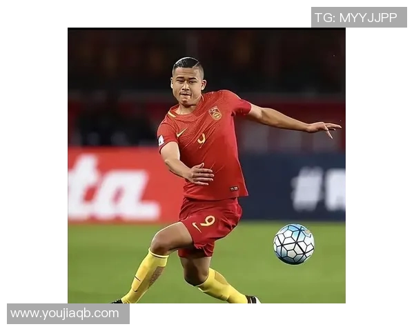 足球明星踢的足球究竟属于谁的荣耀与梦想之路 足球明星踢的足球究竟属于谁的荣耀与梦想之路